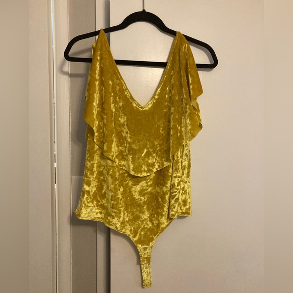 Gold velvet bodysuit - Picture 1 of 2
